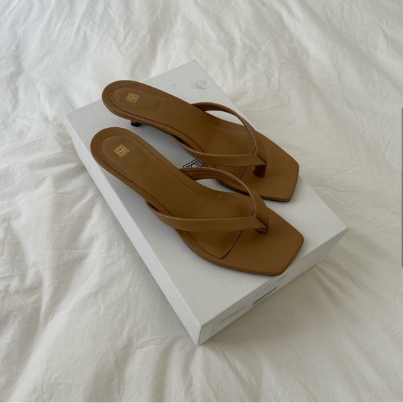 Totême The Flip-Flop Heel | Size 39 - Picture 4 of 7
